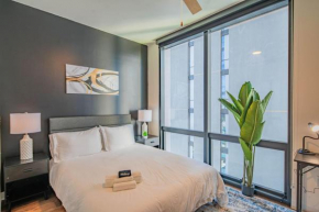 Chic Studio - Modern High Rise DT, Pool, Gym, Parking